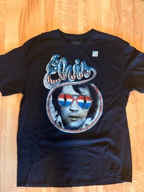 Black Graphic Short-Sleeve Tee with Red & Blue Accent/ T-shirt Elvis Presley